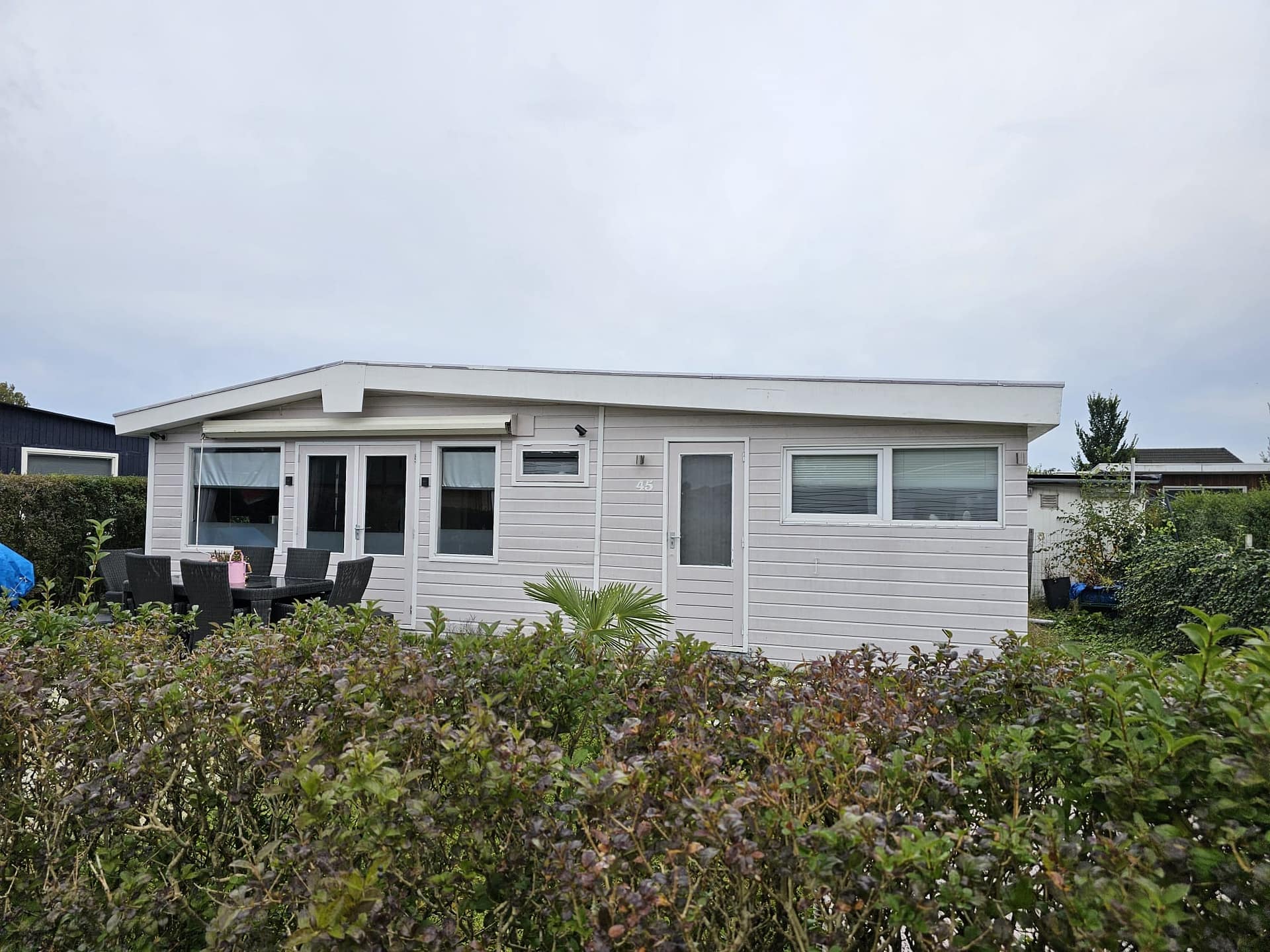 TE KOOP RUIME GOED ONDERHOUDEN CHALET