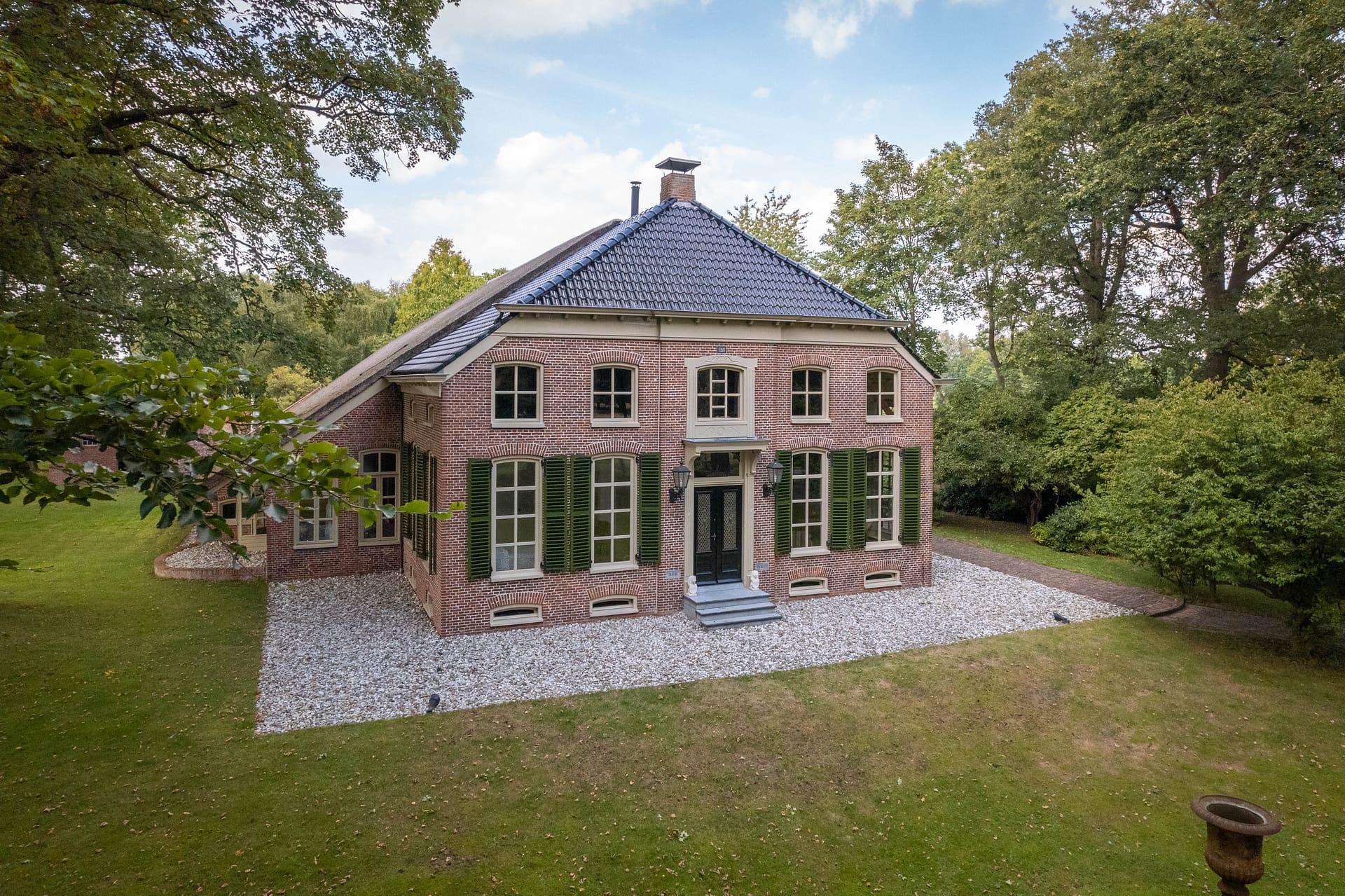 Uniek wonen waar rust, ruimte, natuur en comfort samenkomen.