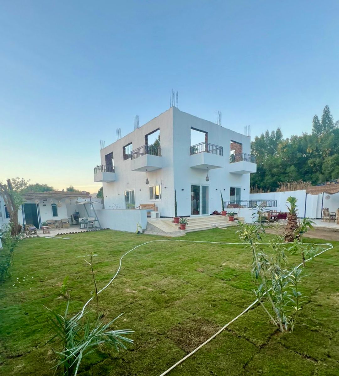 Huis met tuin en uitzicht over de Nijl. منزل ١٢٠متر وحديقة مطله على نهر النيل