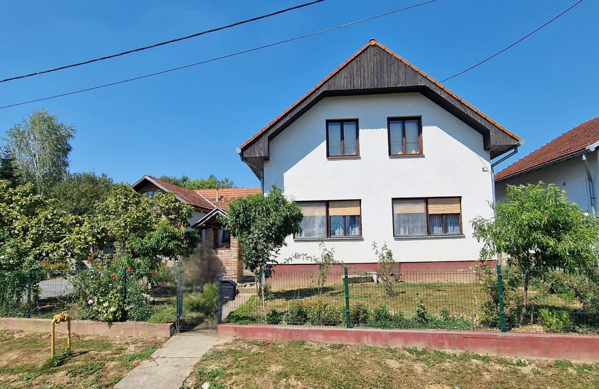 Groot huis in Prekopakra. Meerdere woonunits, schuren & moestuin. Wonen & werken in Kroatië.