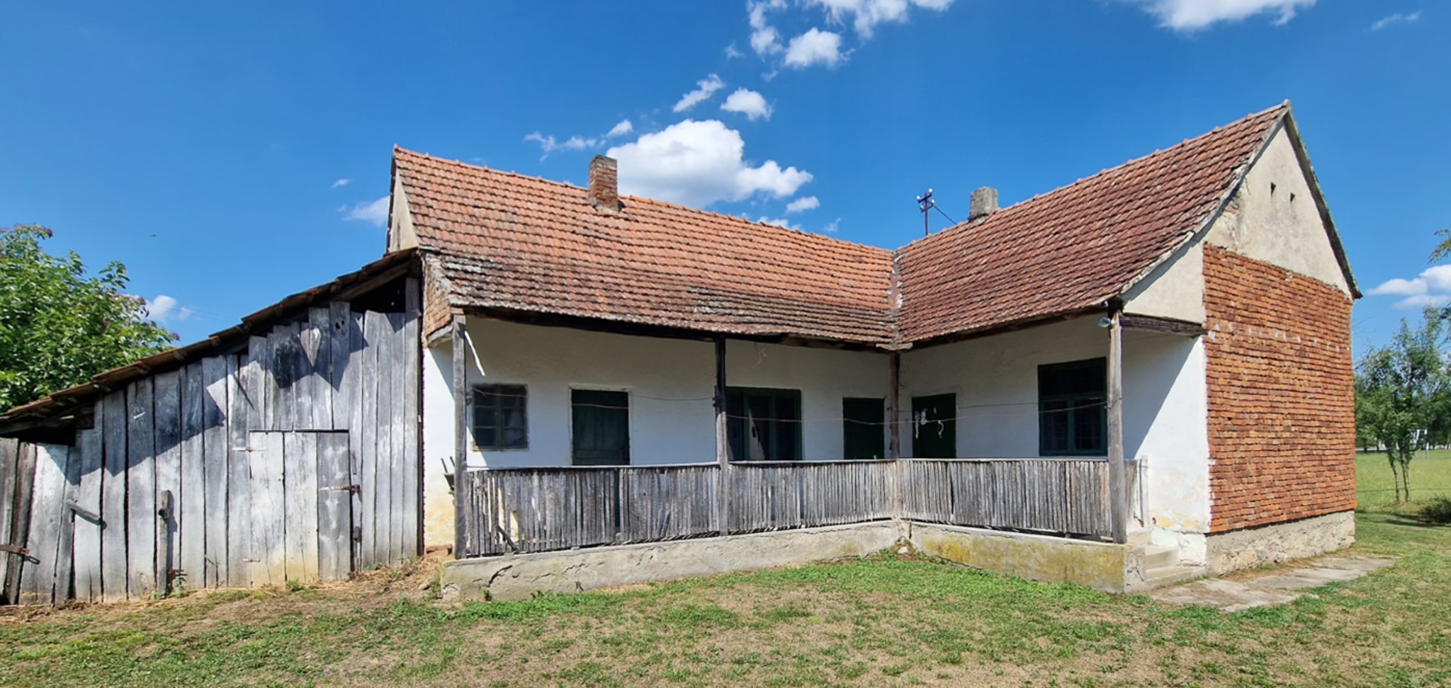 Karaktervol opknaphuis in Bdljevina met 1,8 hectare grond en panoramisch uitzicht