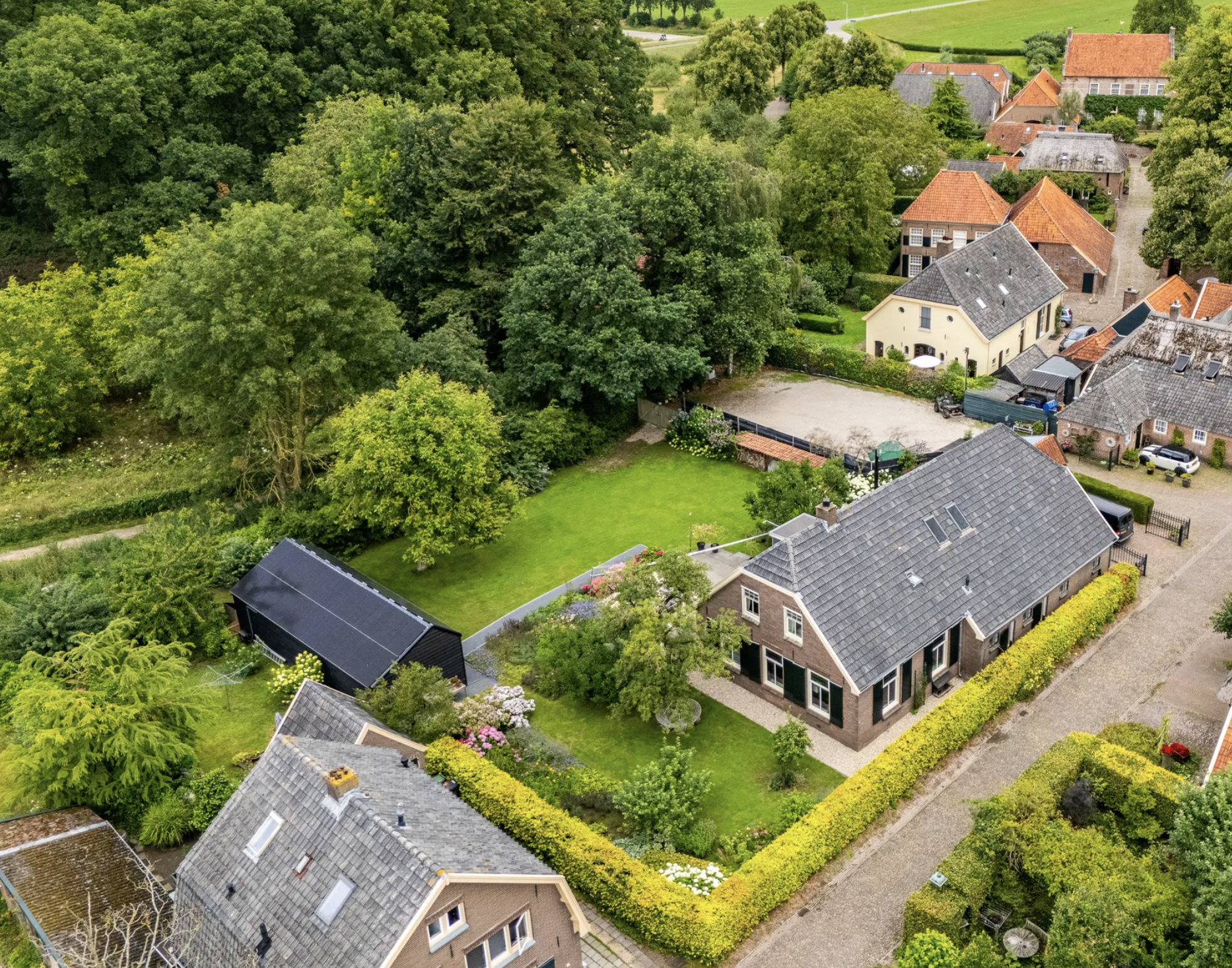 Prachtige grote stadsboerderij met B&B en energielabel A
